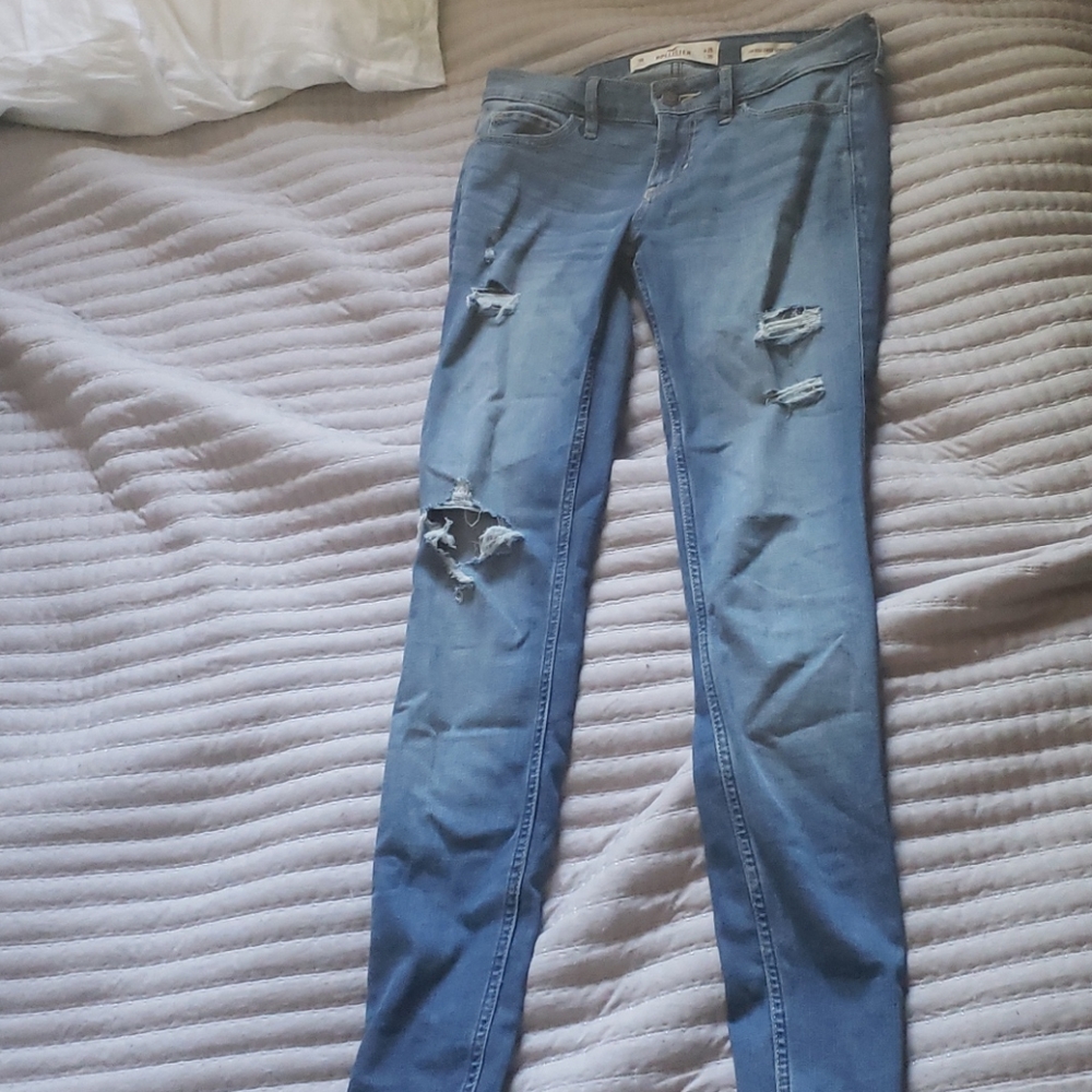 Worn once! Distressed midwash super skinny jean